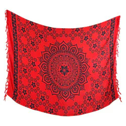 Sarong i rött med svart mandalamotiv och fransar