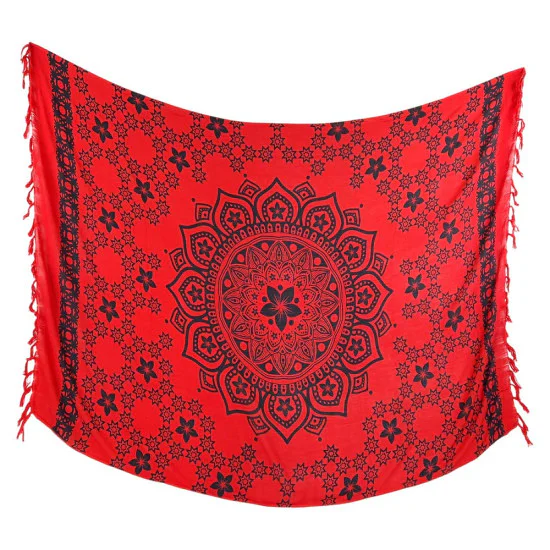 Röd sarong med mandalamönster – stilfull och funktionell accessoar med fransad kant