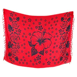 Röd strand­sarong med svart hibiskusmönster och blomdetaljer