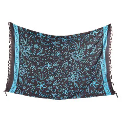 Svart och blått strandtyg med blommönster och fransar