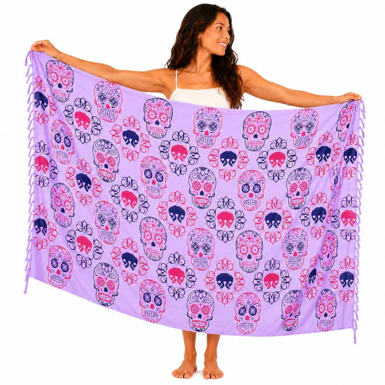 Ljuslila sarong med rosa och marinblå Calaveramotiv